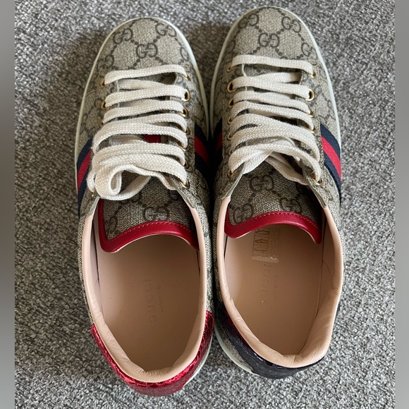 Gucci Women's Ace GG Supreme
Sneaker - Picture 6 of 8